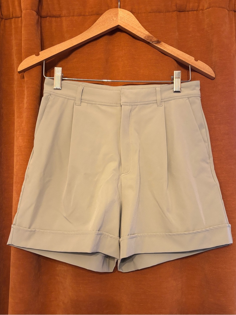 High-Waist Pleated Bermuda Shorts in Light green